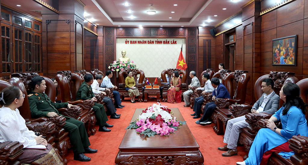 UBND tỉnh làm việc với Đoàn công tác của Đại sứ quán Lào tại Việt Nam và Tổng Lãnh sự quán Lào tại thành phố Đà Nẵng